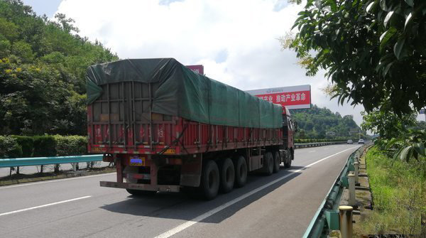 美狮贵宾会科普：夏季开车如何更安全？ 轮胎保养得注意