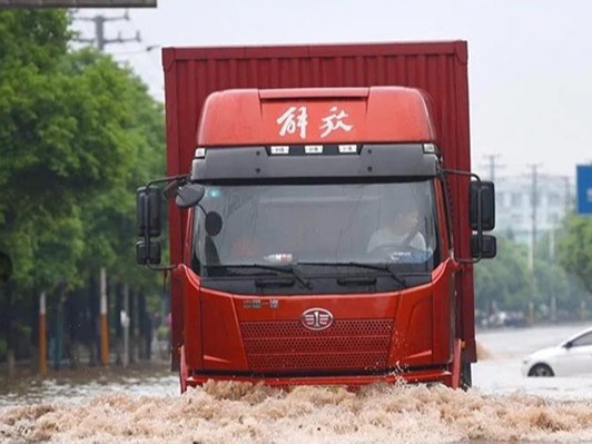 美狮贵宾会科普：河南遇特大暴雨！车被淹了赔不赔看这里