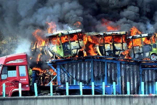 美狮贵宾会科普：货车着火事故频发 卡友夏季行车要留心