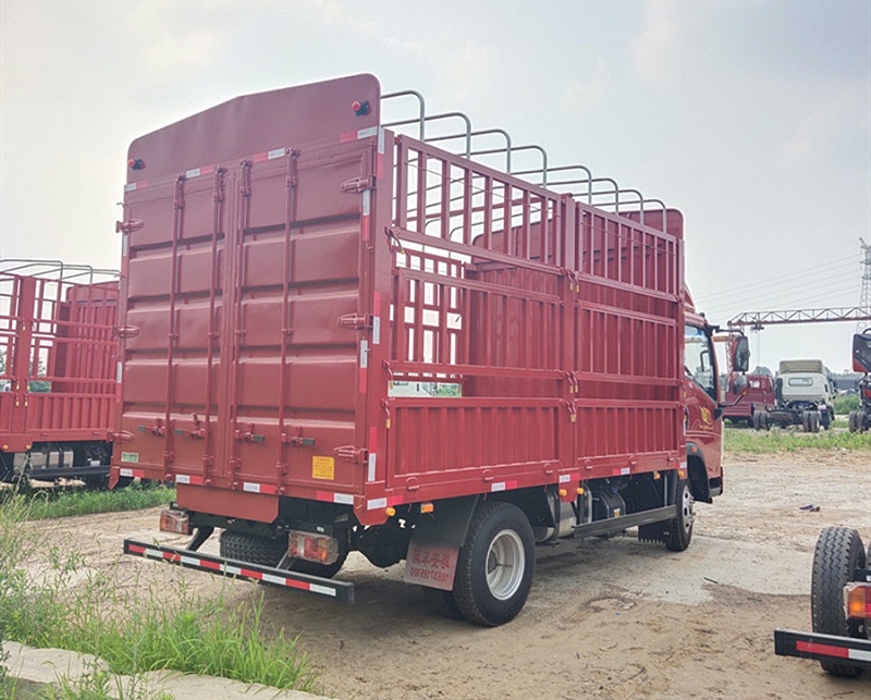 美狮贵宾会卡车4.2米重汽高栏