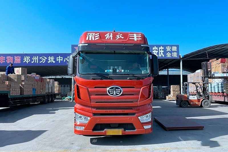 美狮贵宾会科普：货运行情不好 两人组司机为何能跑满勤?