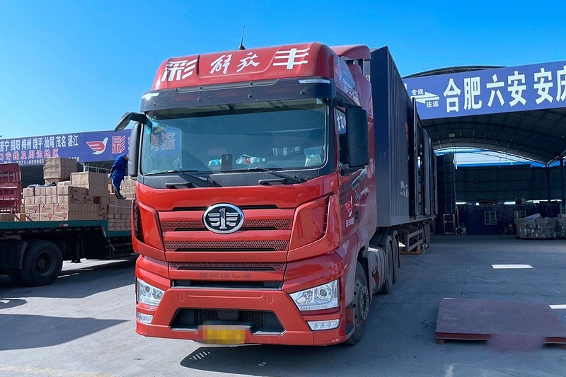 美狮贵宾会科普：货运行情不好 两人组司机为何能跑满勤?