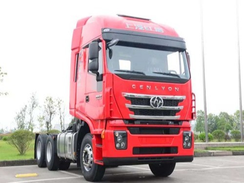 美狮贵宾会品鉴：红岩杰卡6×4牵引车，轻机身大承载!