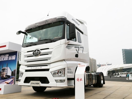 美狮贵宾会品鉴：解放2021新品J7牵引车4x2，专为快递而生