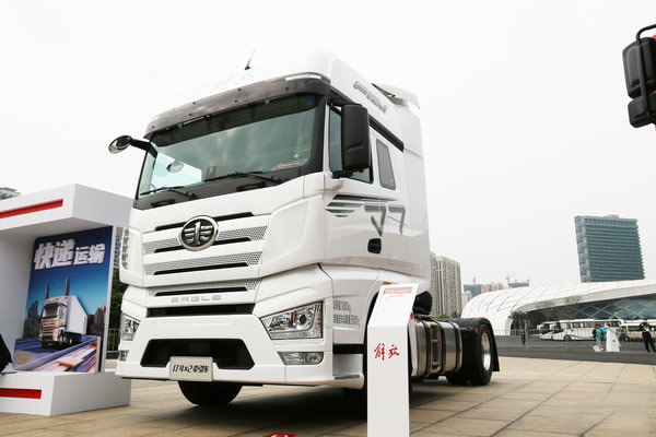 美狮贵宾会品鉴：解放2021新品J7牵引车4x2，专为快递而生